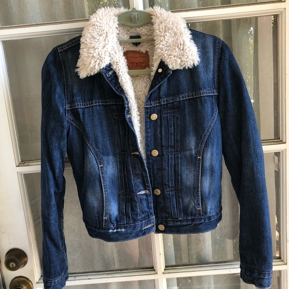 RARE Super cute Sherpa Levi Jacket
